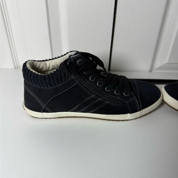 Women’s Black Tao Winner Casual Sneakers - Picture 6 of 9